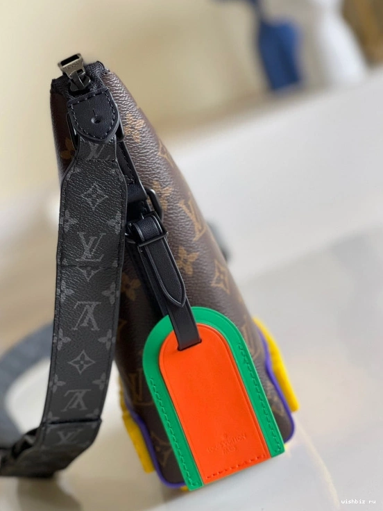 WIS MESSENGER VUITTON LOUIS CRUISER 1123
